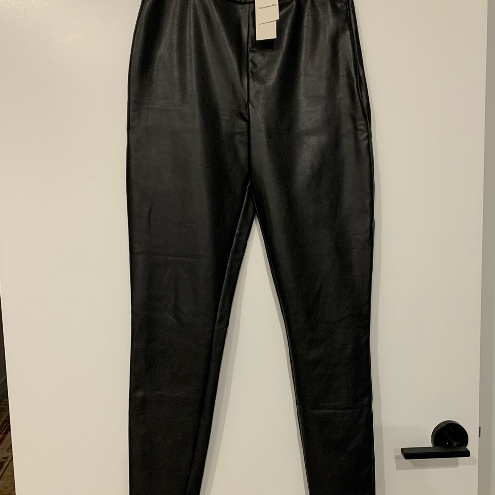 Abercrombie & Fitch Black Skinny Pants, vegan leather, size S, New with tags